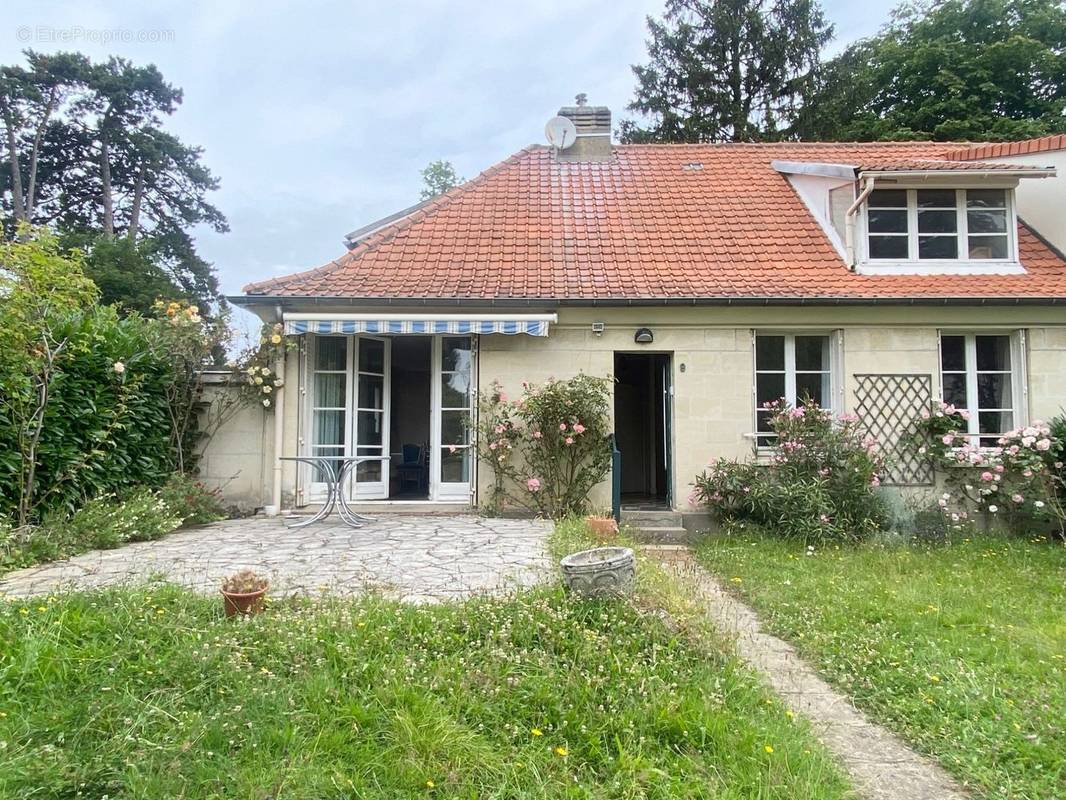 Maison à LA CELLE-SAINT-CLOUD