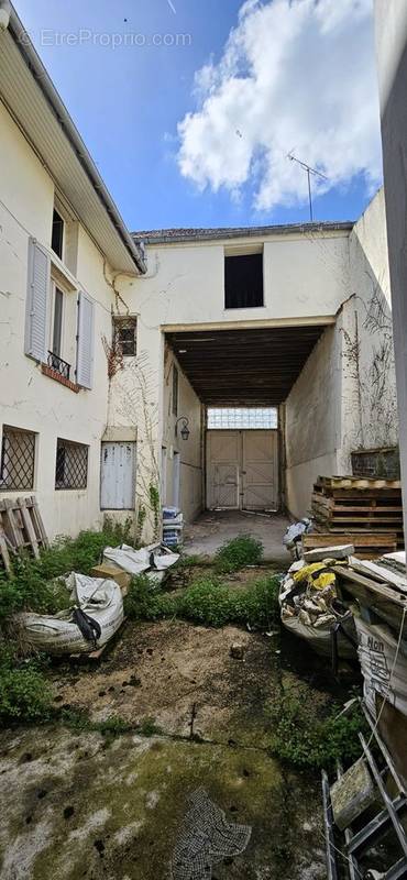 Appartement à VAUJOURS