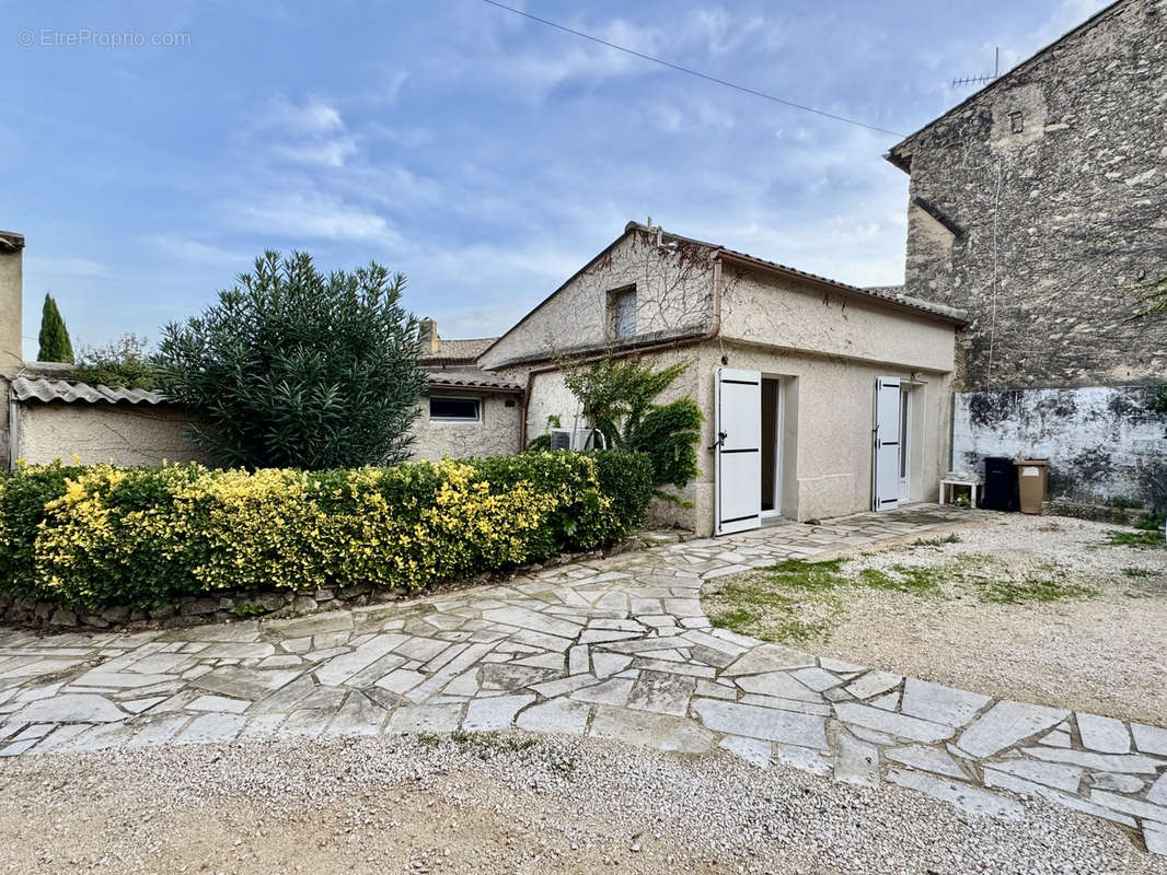 Appartement à LAUDUN-L&#039;ARDOISE