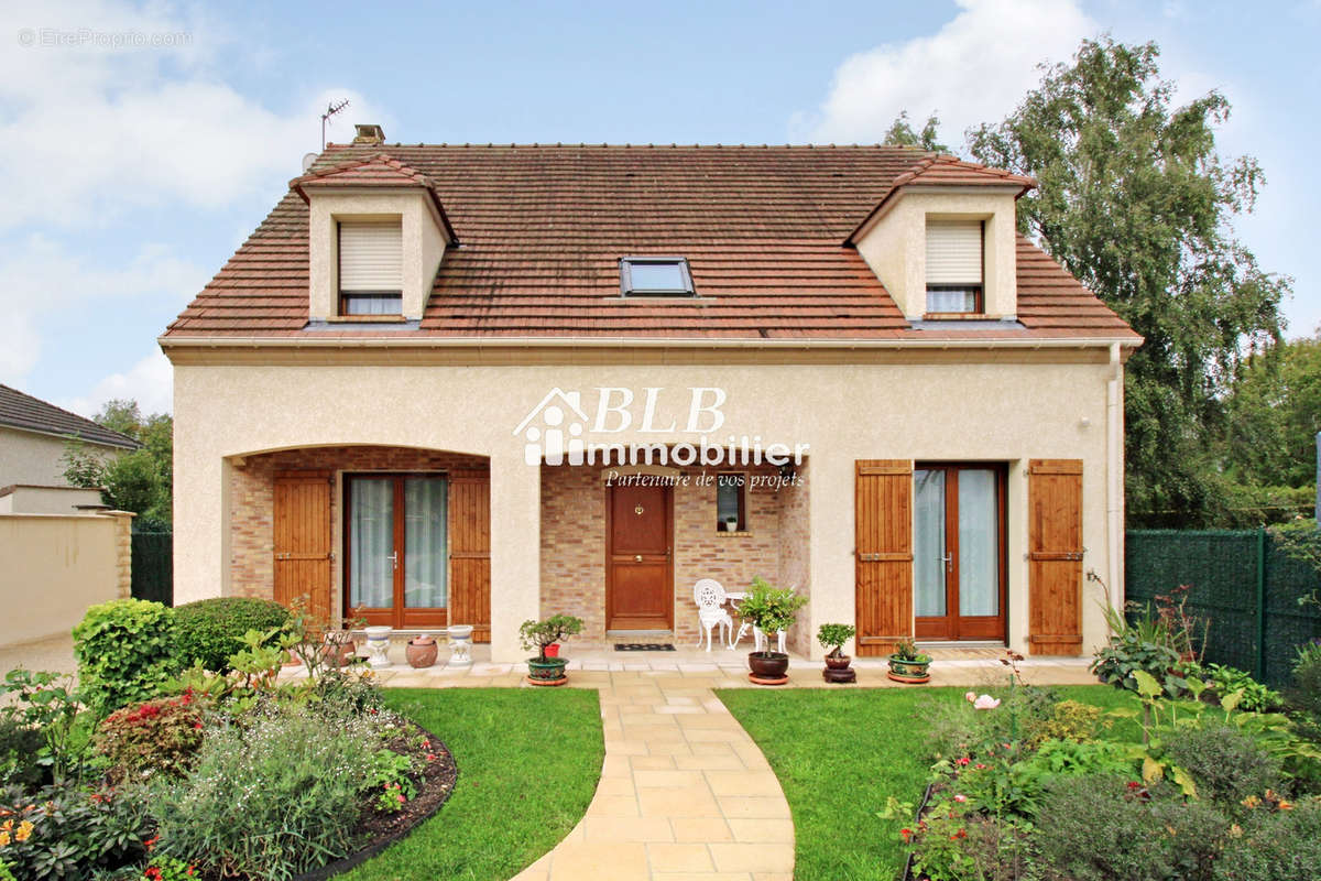 Maison à LE PERRAY-EN-YVELINES