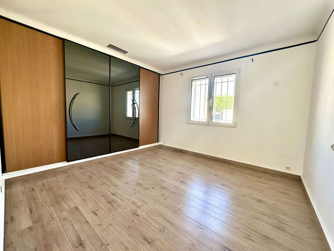 Appartement à PUGET-SUR-ARGENS