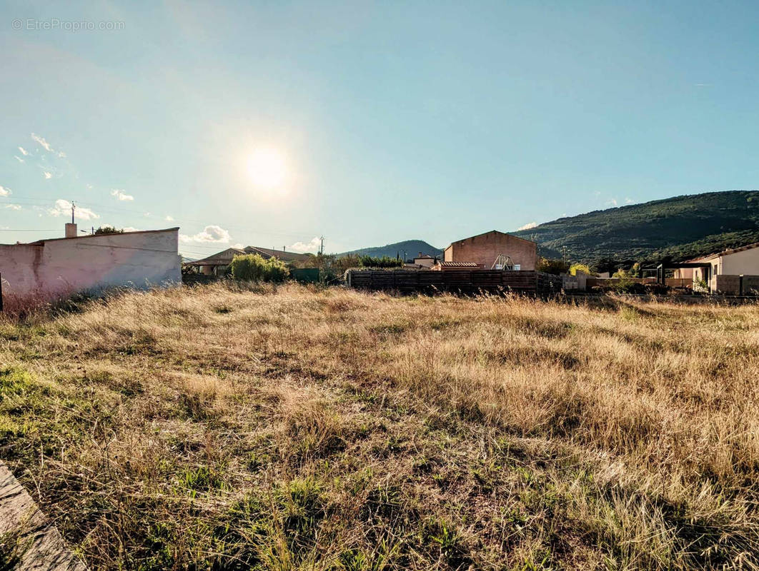 Terrain à LA TOUR-SUR-ORB