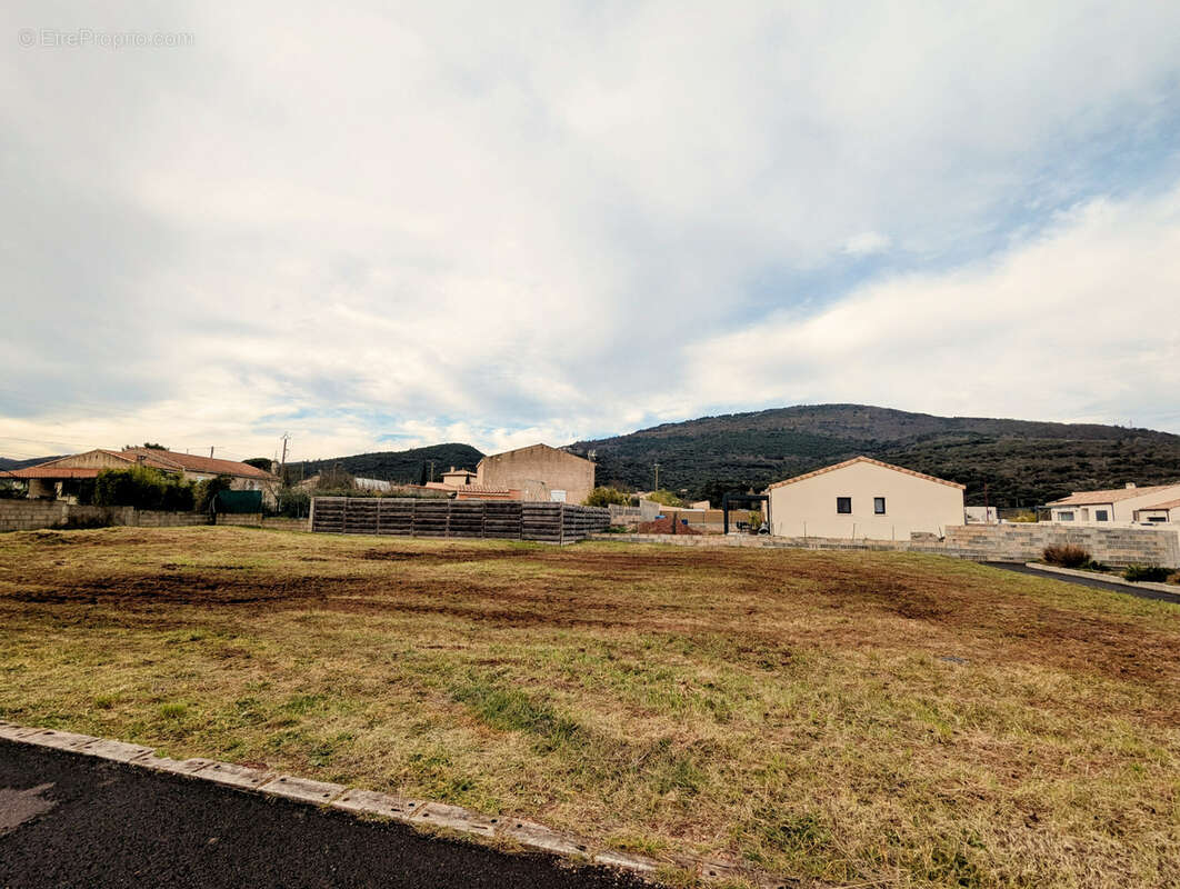 Terrain à LA TOUR-SUR-ORB