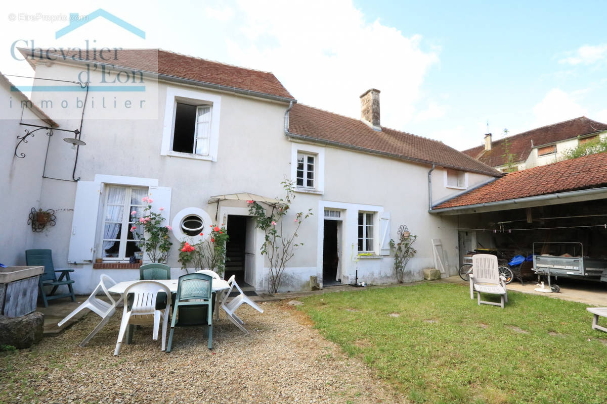 Maison à SERRIGNY