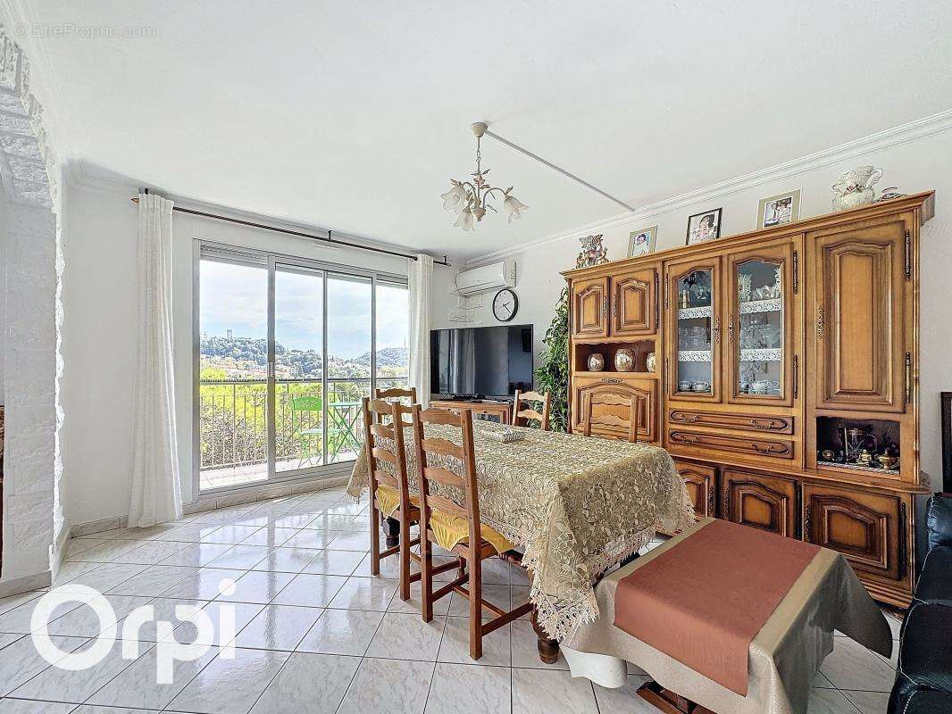 Appartement à VILLENEUVE-LOUBET