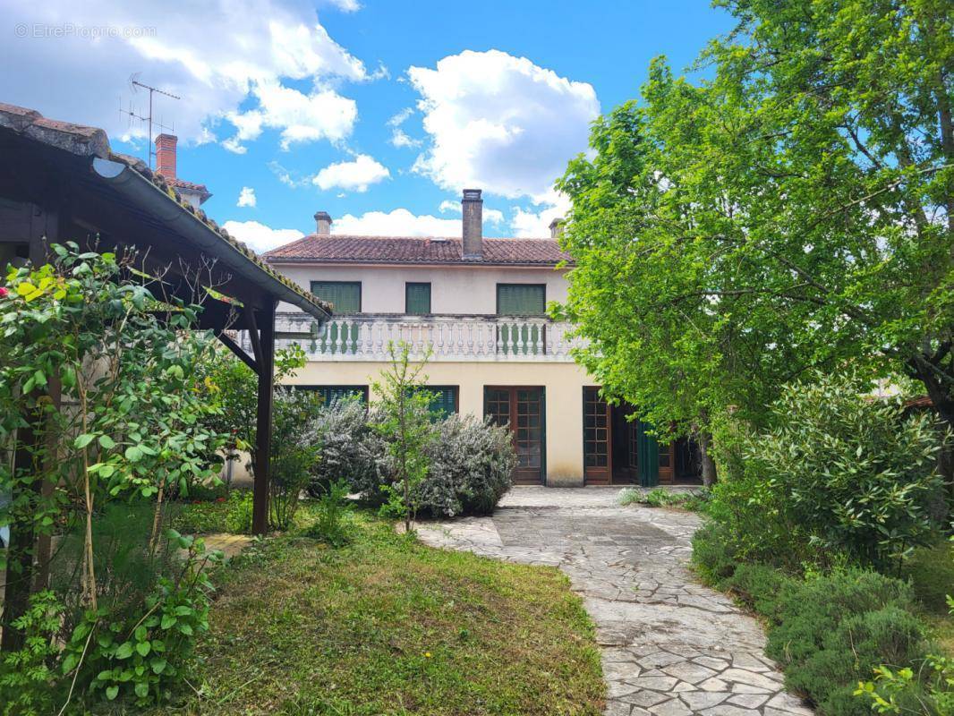 Maison à CHASSENEUIL-SUR-BONNIEURE