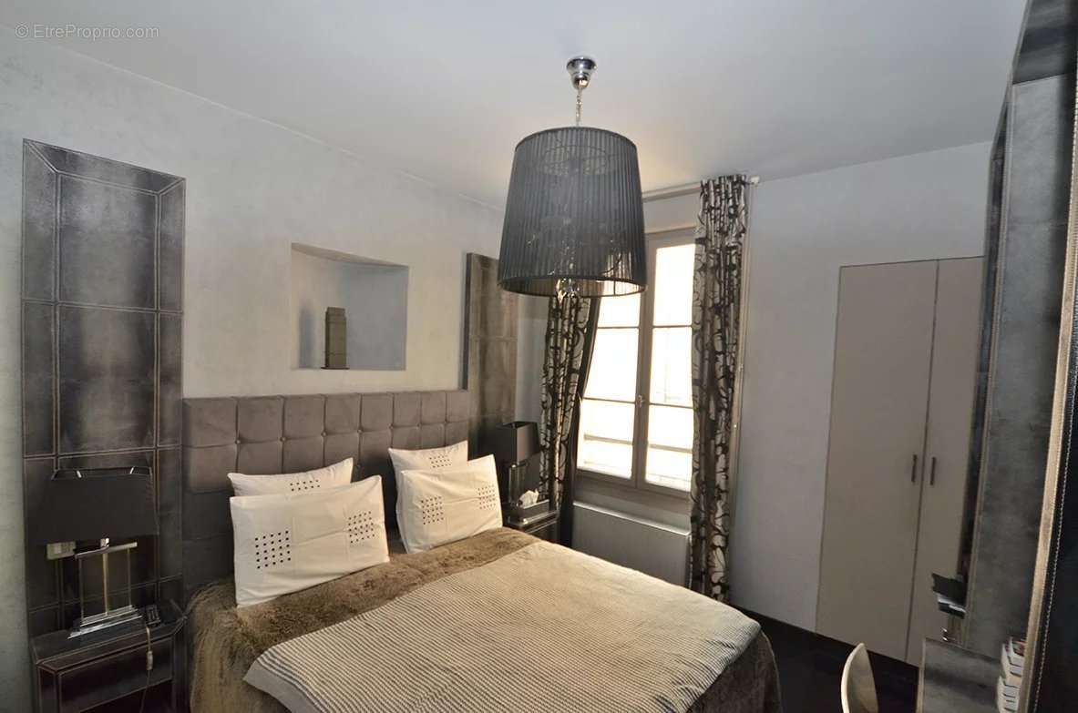 Appartement à PARIS-8E