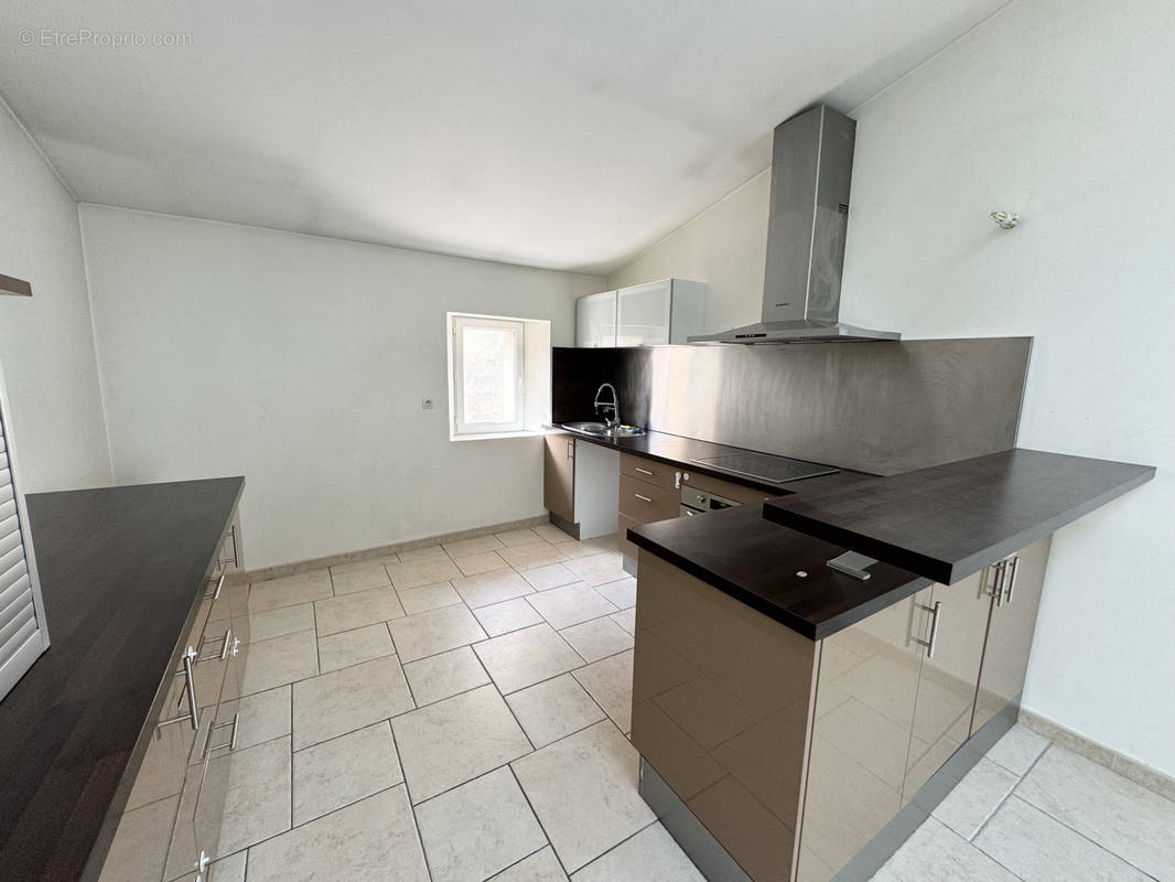 Appartement à FLASSANS-SUR-ISSOLE