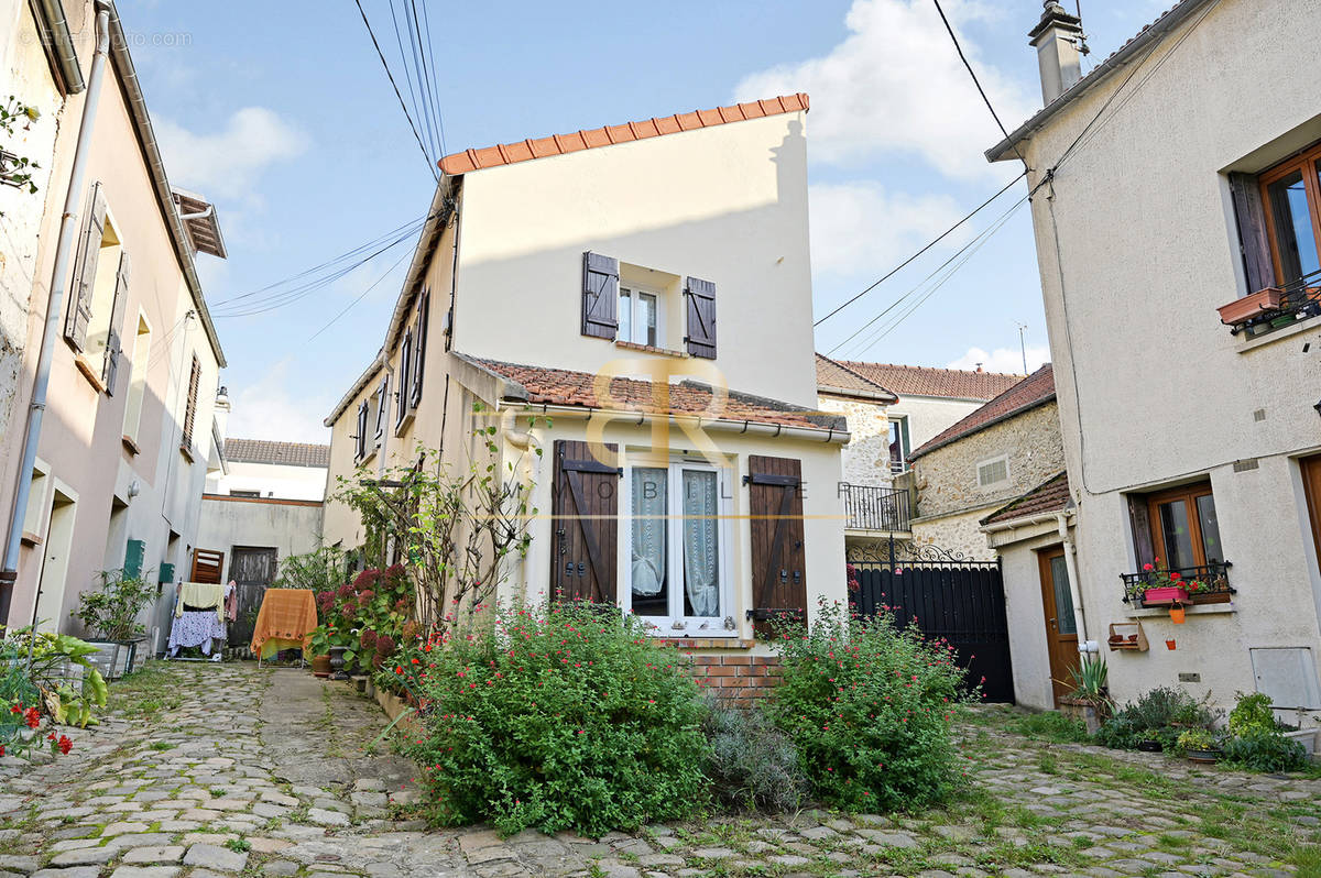 Maison à SAULX-LES-CHARTREUX