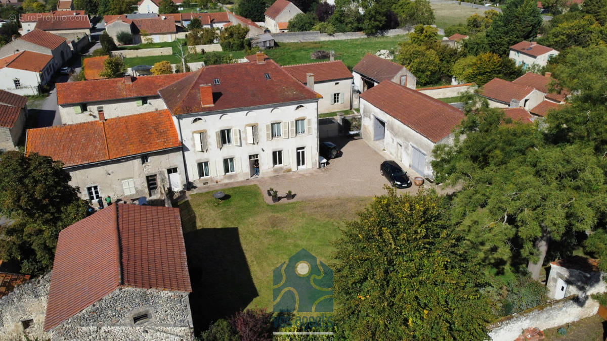 Maison à CHARROUX