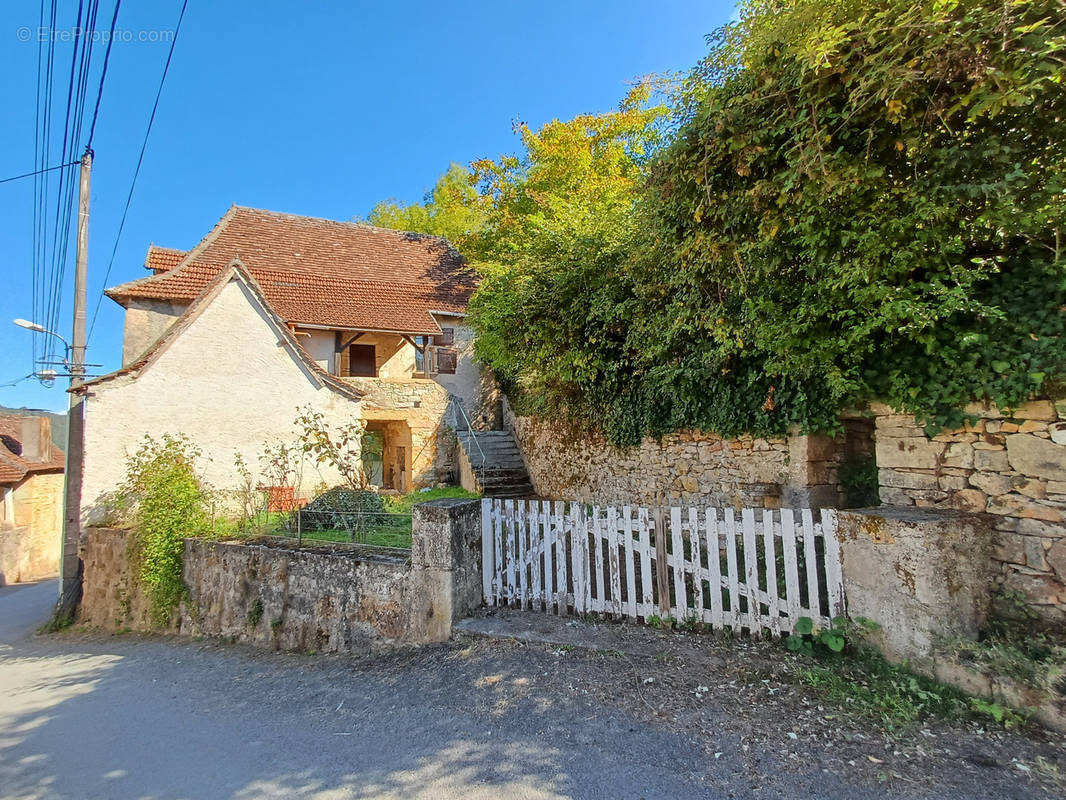 Maison à AMBEYRAC