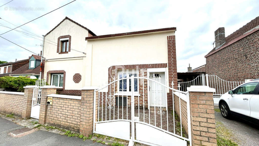 Maison à MONTIGNY-EN-GOHELLE