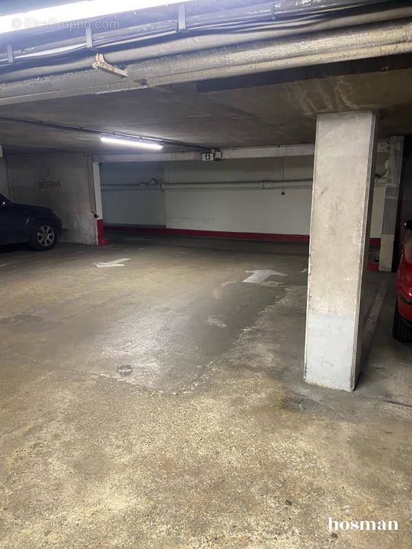 Parking à PARIS-11E