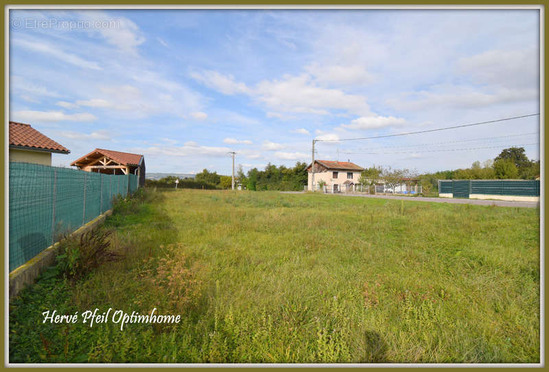 Terrain à SAINT-ETIENNE-DE-SAINT-GEOIRS