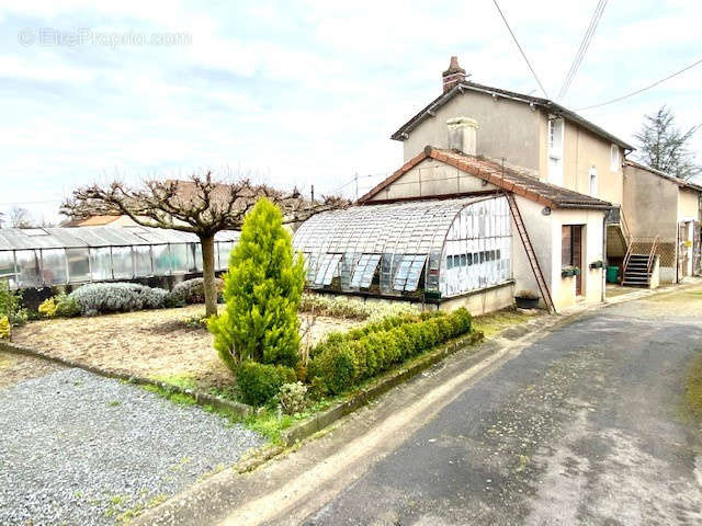 Maison à MONTMORILLON