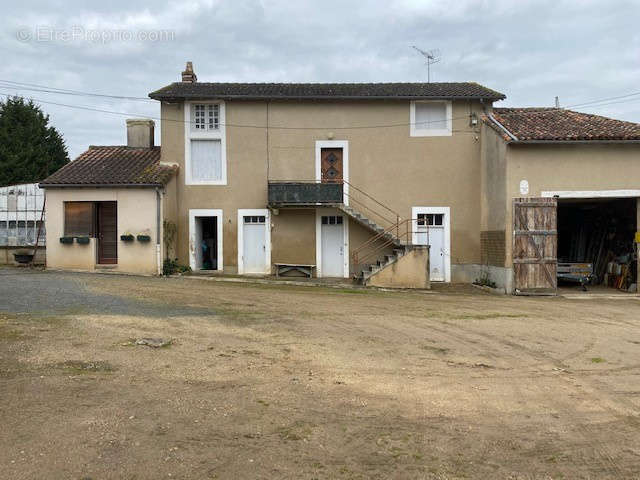 Maison à MONTMORILLON