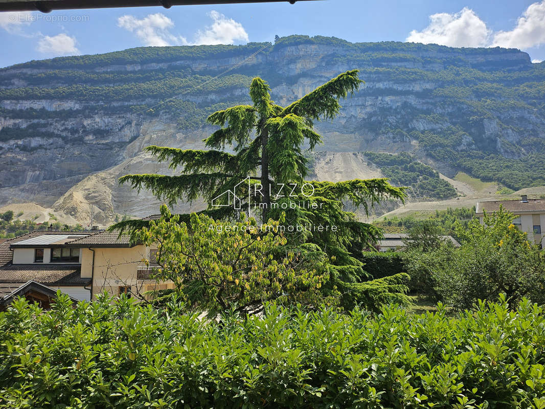 Appartement à ETREMBIERES