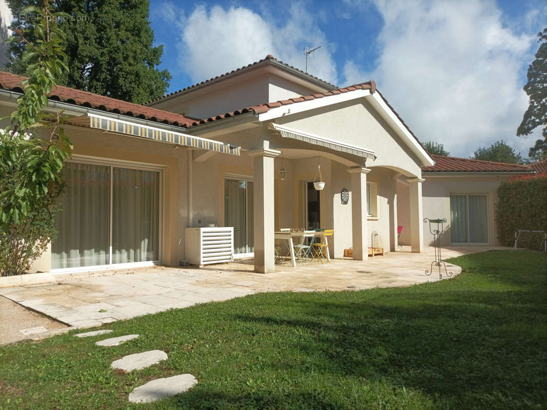 Maison à SAINT-PRIEST-EN-JAREZ