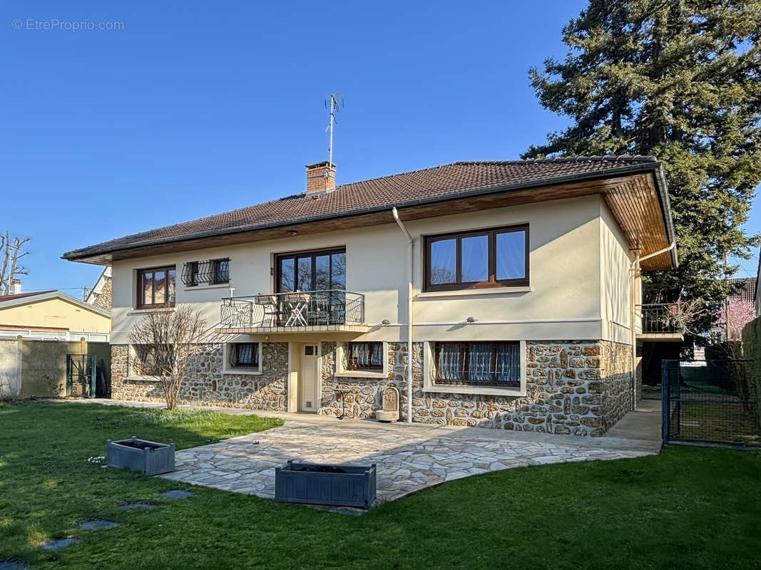 Maison à SAINTE-GENEVIEVE-DES-BOIS