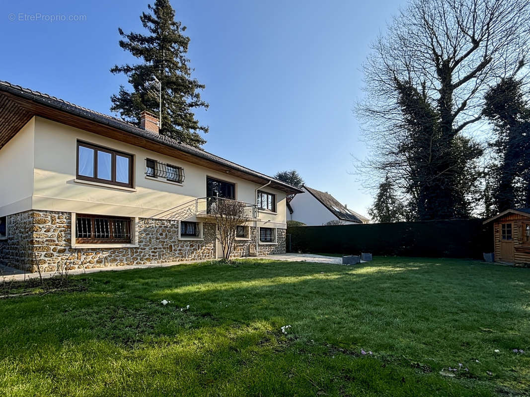 Maison à SAINTE-GENEVIEVE-DES-BOIS