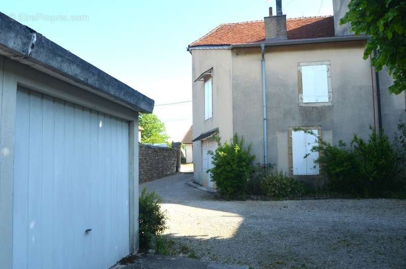 Maison à COUSANCE