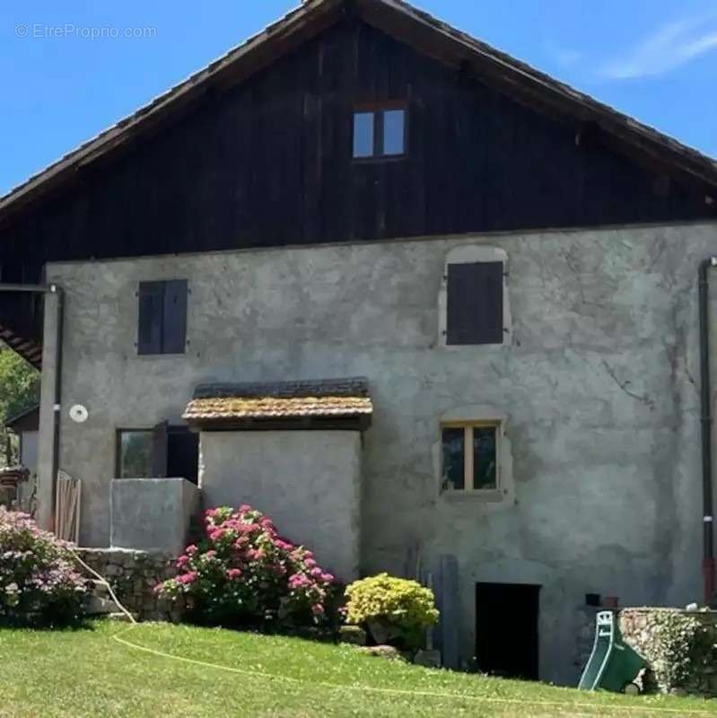 Maison à PERS-JUSSY