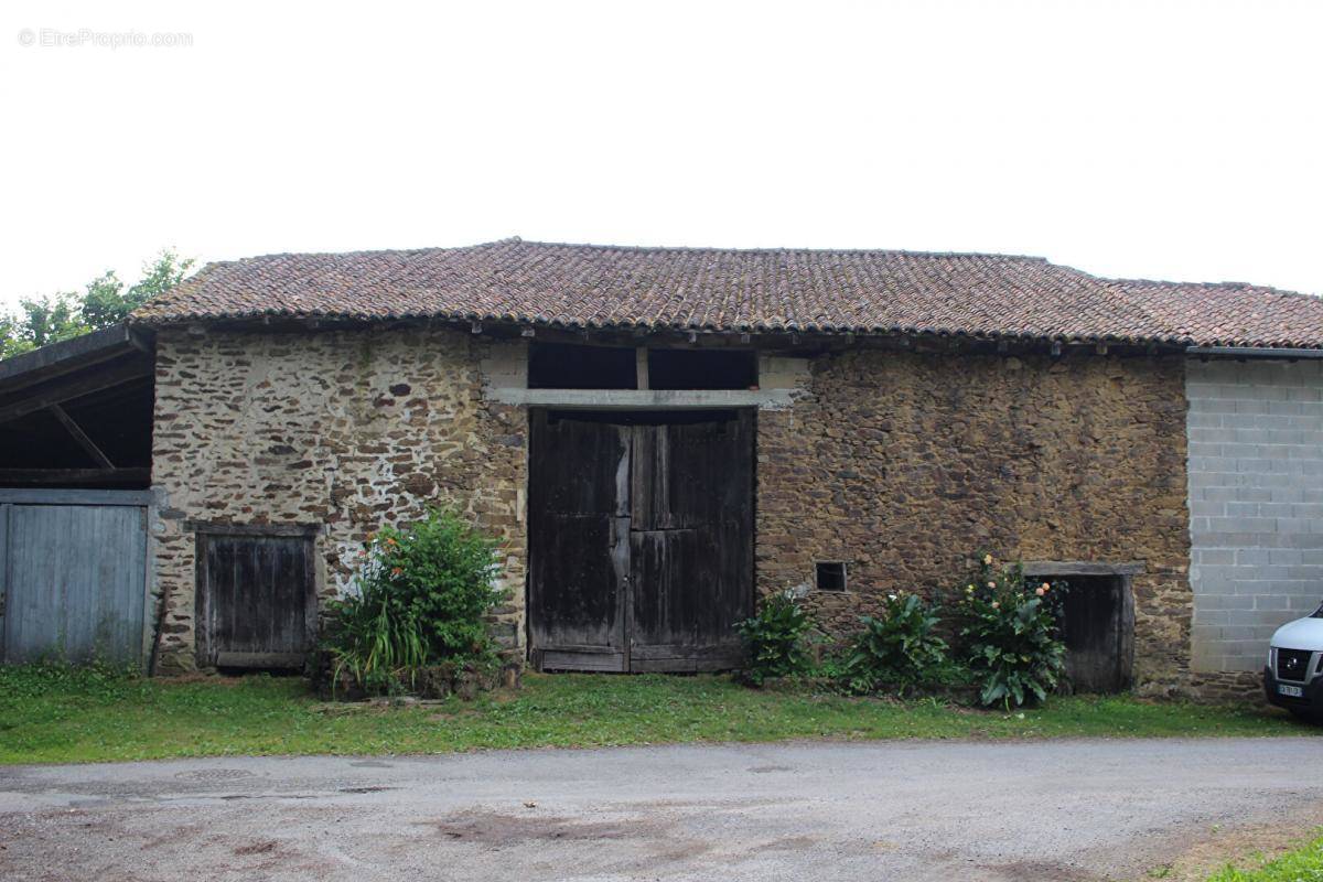 Maison à CHAILLAC-SUR-VIENNE