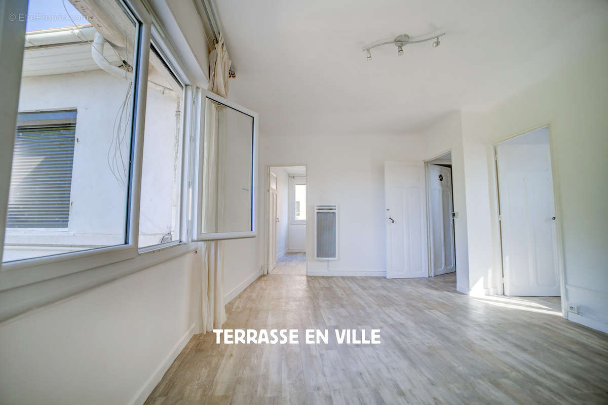 Appartement à SAINT-CYR-SUR-MER