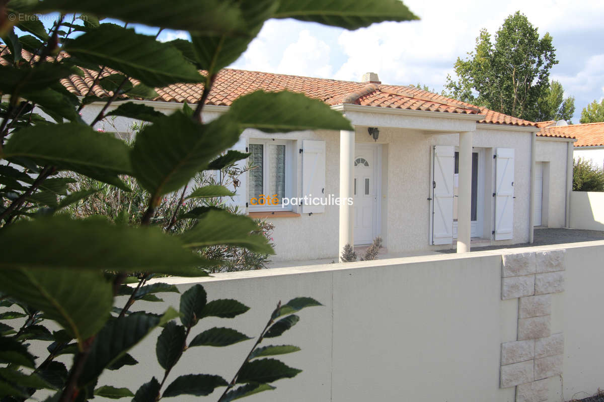 Maison à CHAMPAGNE-LES-MARAIS