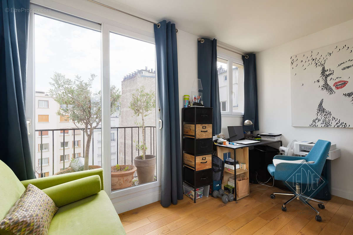 Chambre - Appartement à PARIS-15E