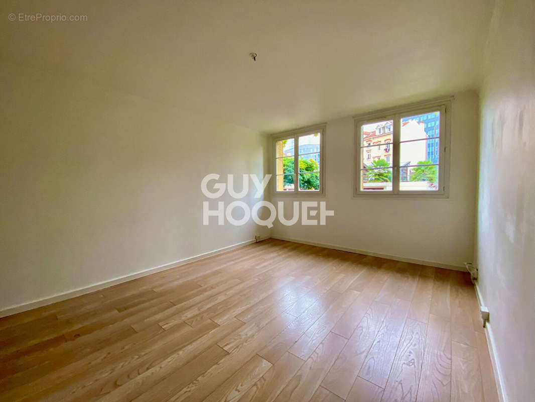 Appartement à COURBEVOIE