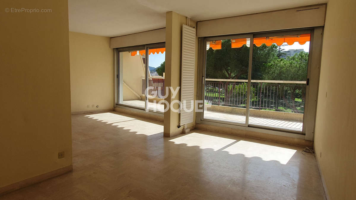 Appartement à MANDELIEU-LA-NAPOULE