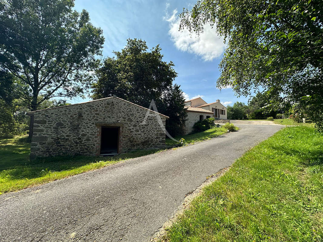 Terrain à LA CHAPELLE-PALLUAU