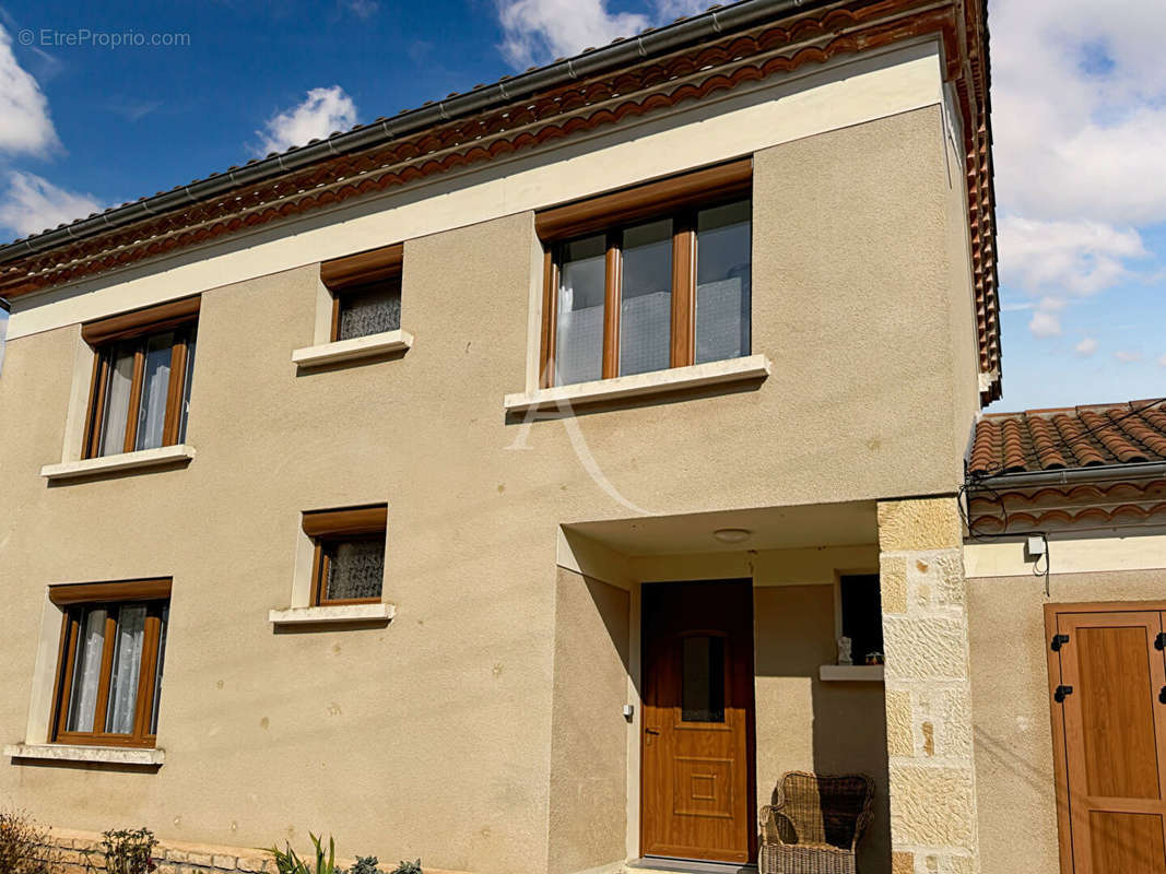 Maison à PUY-L&#039;EVEQUE