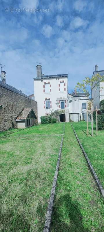 Maison à SAINT-JUNIEN