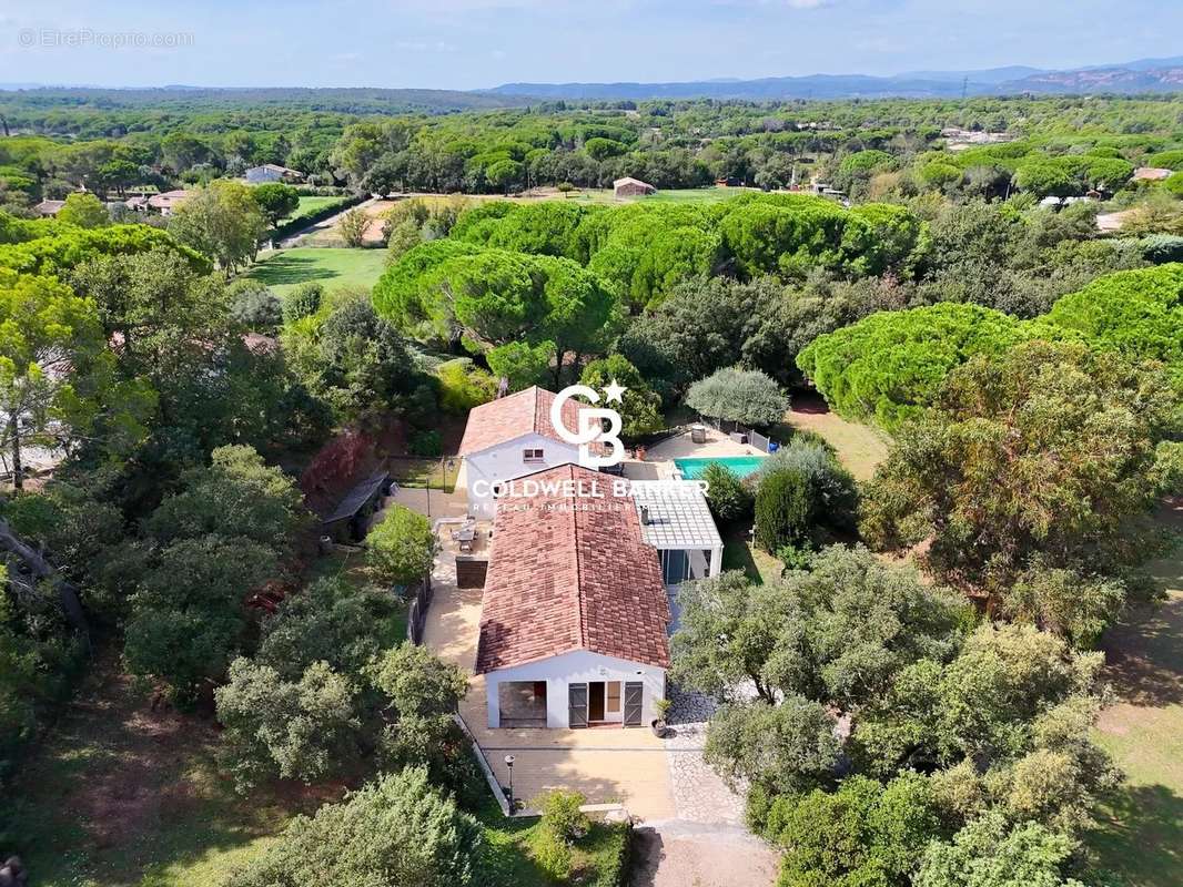 Maison à ROQUEBRUNE-SUR-ARGENS