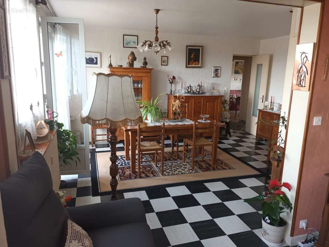 Appartement à MONTCEAU-LES-MINES