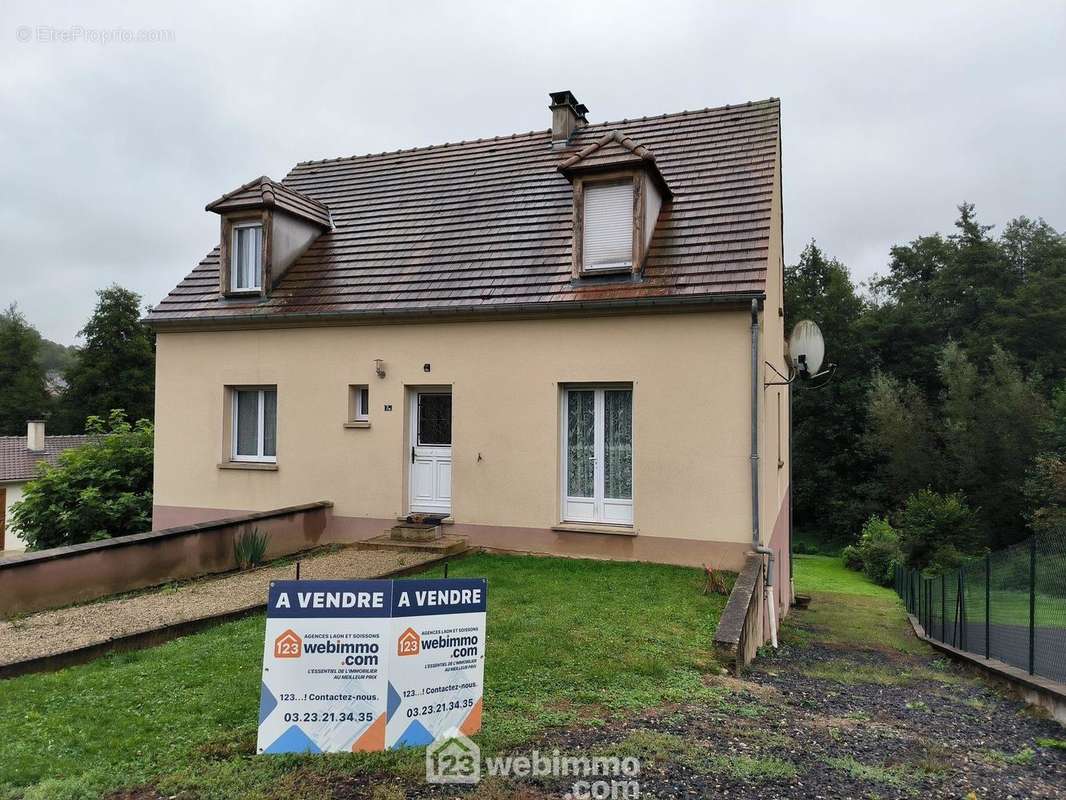 Pavillon sur sous-sol complet avec commodités de plain pied d&#039;une surface habitable de 146 m² - Maison à VAILLY-SUR-AISNE