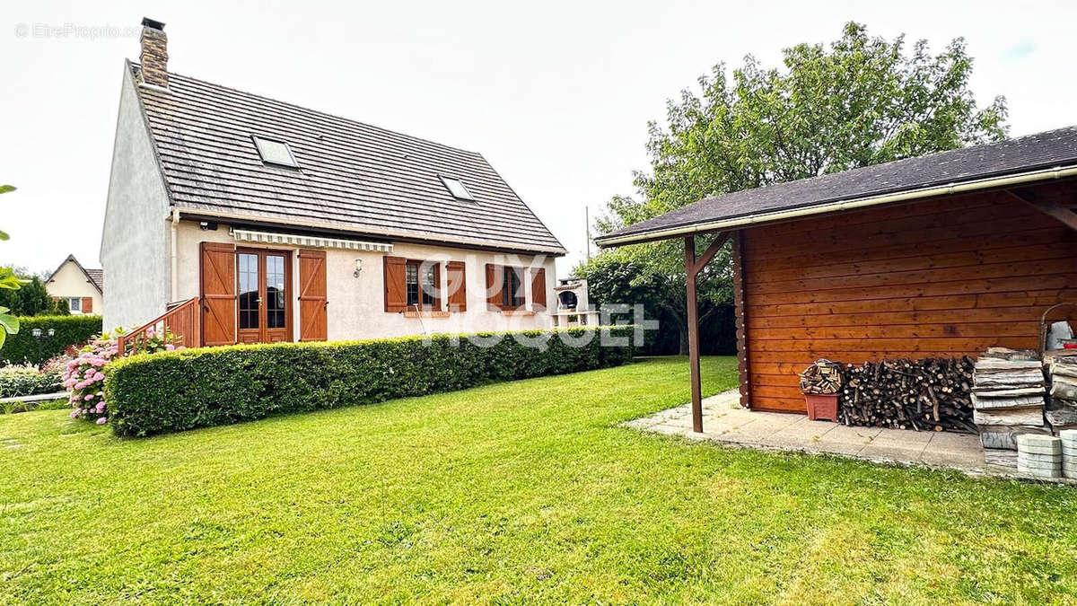 Maison à CHEVRIERES