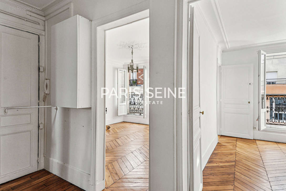 Appartement à PARIS-18E