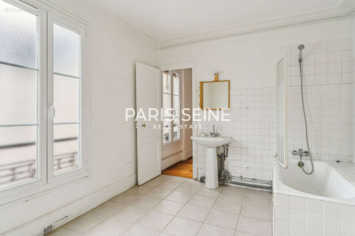 Appartement à PARIS-18E