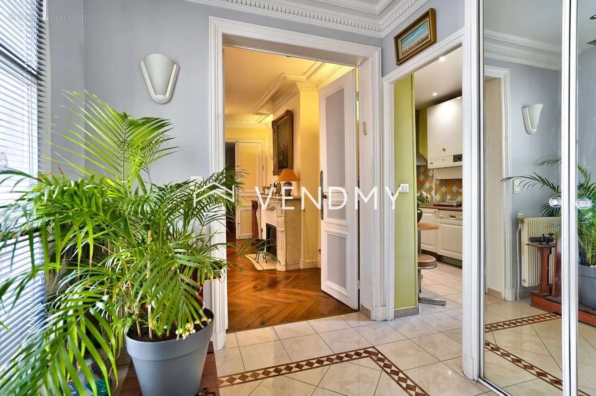 Appartement à PARIS-8E