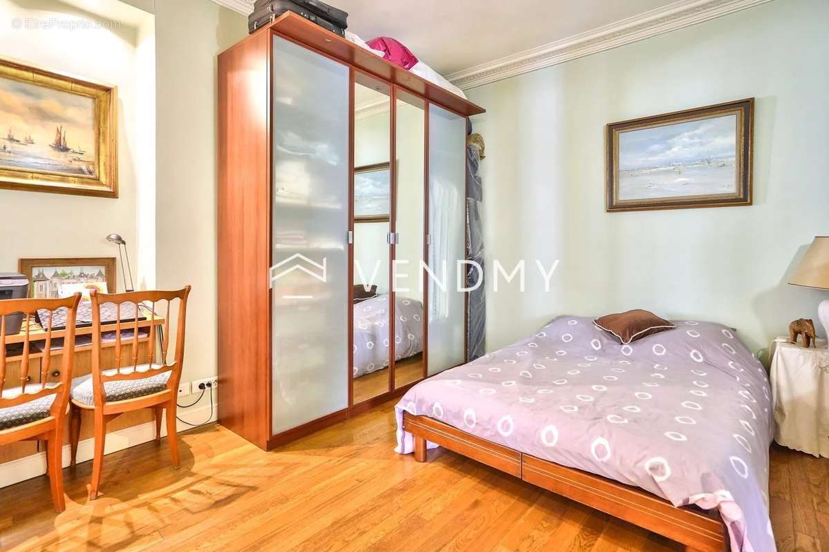 Appartement à PARIS-8E