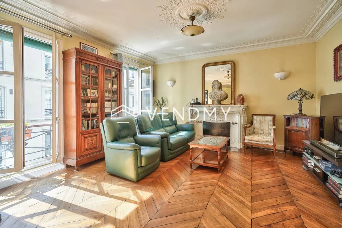 Appartement à PARIS-8E