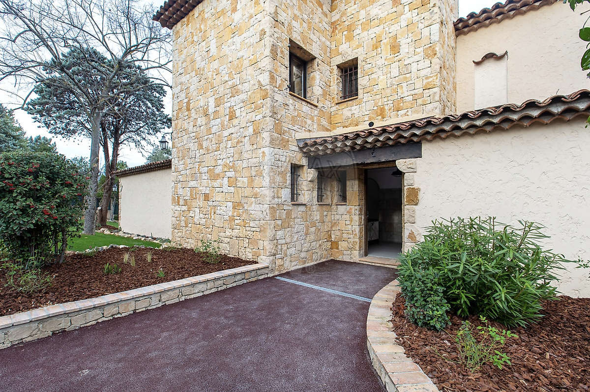 Maison à VALBONNE