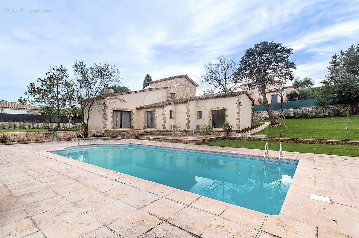 Maison à VALBONNE