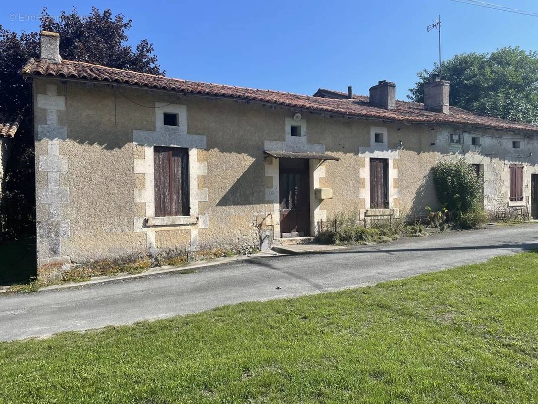 Maison à AUBETERRE-SUR-DRONNE