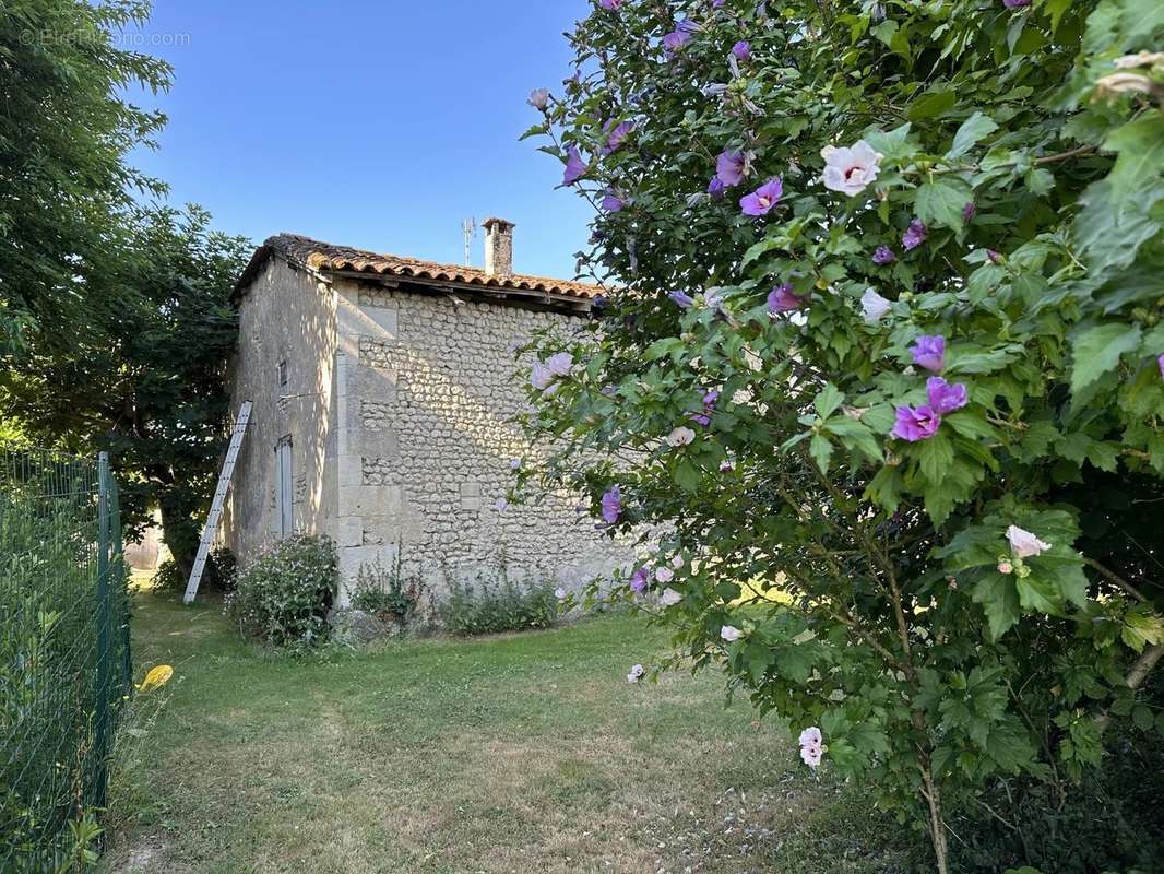 Maison à AUBETERRE-SUR-DRONNE