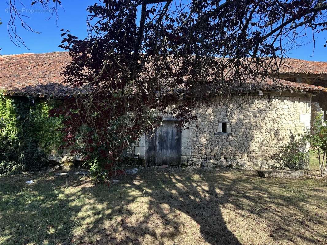 Maison à AUBETERRE-SUR-DRONNE