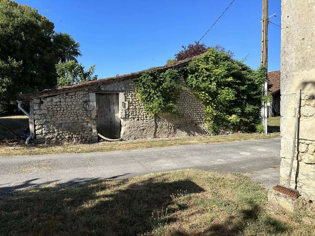 Maison à AUBETERRE-SUR-DRONNE